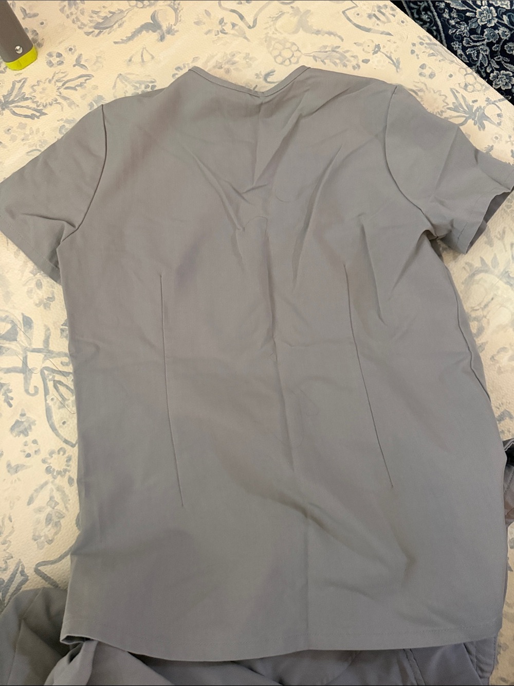 Figs XS Charcoal Gray Scrub Set with Burgundy Drawstring - Picture 8 of 8